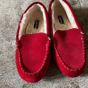 Land’s End practically new Leather moccasin slipper with warm faux fur inner.